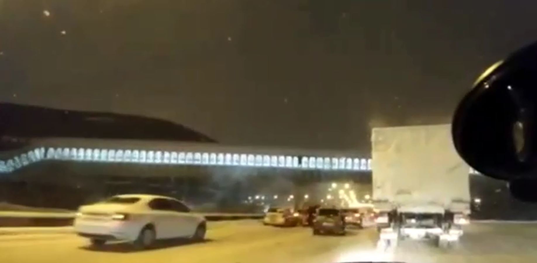 В Екатеринбурге случилась массовая авария. Очевидцы сообщают о десятке пострадавших автомобилей