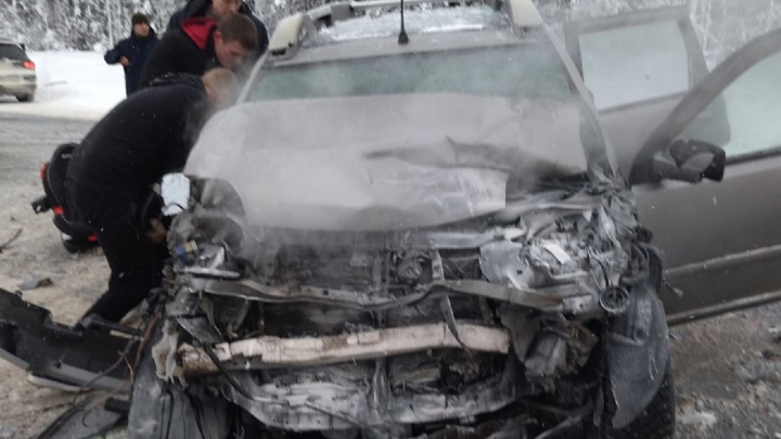 В Холмогорском районе столкнулись два автомобиля. В одном из них находился маленький ребенок