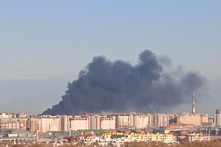 В Тюмени горела крыша многоэтажки на Народной. Спустя год оштрафовали подрядчика