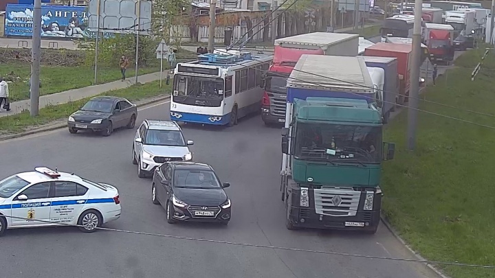 В Ярославле из-за сошедшего с рельсов поезда изменили маршруты общественного транспорта