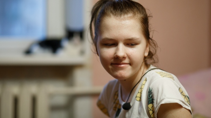 «Мечтаю стать звездой TikTok»: в Волгограде девочка, которую вытолкнули с третьего этажа, учится ходить заново