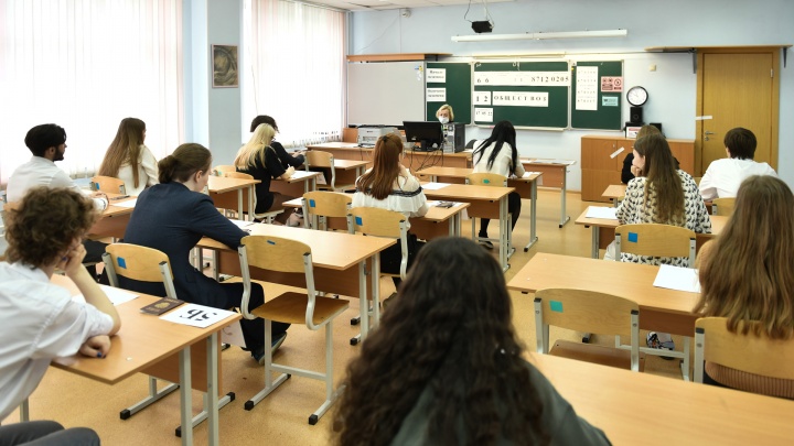 19 выпускников из Иркутска сдали ЕГЭ на 100 баллов. Какие школы они окончили?