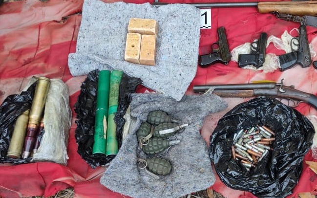 В Самарской области в гараже сотрудники УФСБ нашли тайник с оружием и взрывчаткой