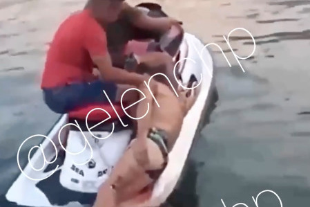В соцсетях распространяют видео, где катер отрезал ногу туристу в Геленджике. Это фейк