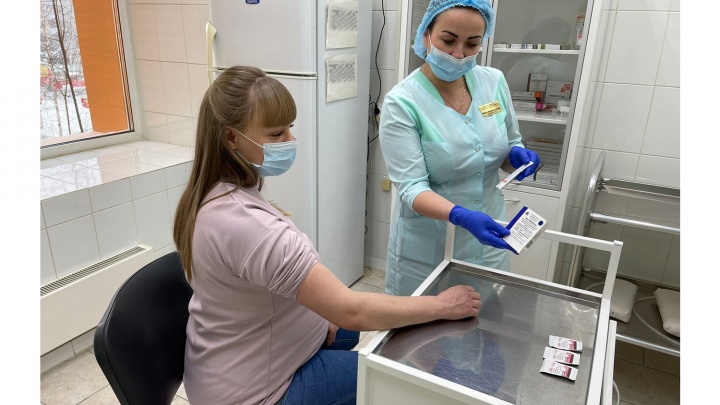 «Семьи, планирующие ЭКО, должны пройти вакцинацию от коронавируса»: врач акушер-гинеколог Сургута — о прививках