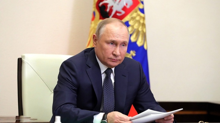Путин подписал указ о пособии семьям с детьми от 8 до 17 лет