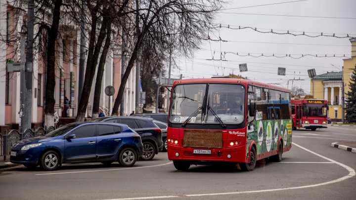 «Мы уже переделали расписание»: в Ярославле перевозчики пригрозили сократить выпуск автобусов