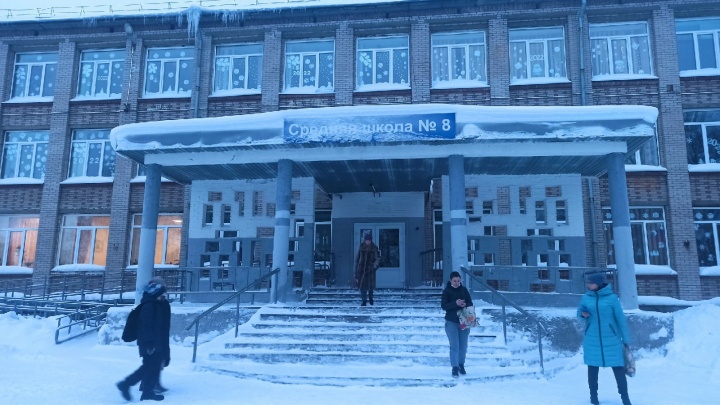 «Дистант застал врасплох»: как в Архангельске эвакуировали школы из-за сообщений о взрывах