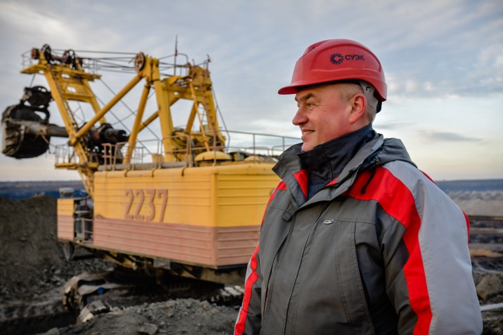 Руслан Малышкин — машинист экскаватора горного участка <nobr class="_">№ 3</nobr> «Отвальный» Руслан Малышкин — машинист экскаватора горного участка <nobr class="_">№ 3</nobr> «Отвальный»