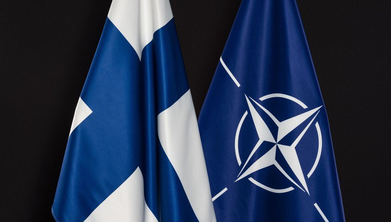 Флаги Финляндии и НАТО