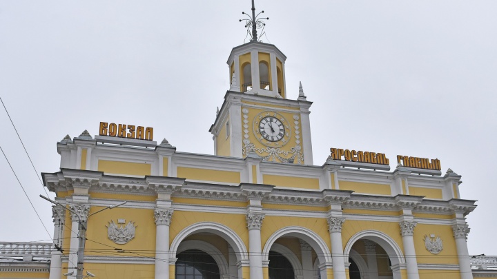 Власти попросили не ездить по площади у Ярославля-Главного в течение суток