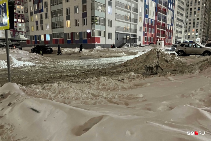 Часть дорог в «Арсенале» до сих пор находится в частной собственности. И в снегу Часть дорог в «Арсенале» до сих пор находится в частной собственности. И в снегу