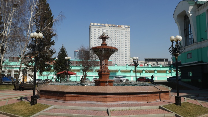 В Новосибирске заработал первый фонтан. Когда запустят остальные?