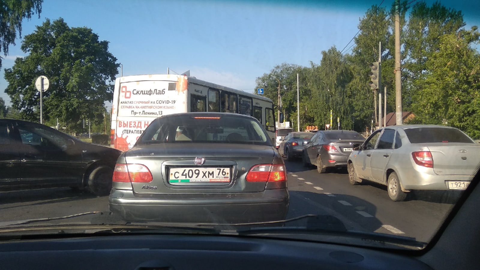 Сергей Петров поделился фотографией своей утренней дороги из Заволжского района в центр Ярославля