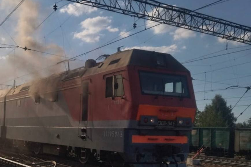 На станции под Екатеринбургом загорелся грузовой поезд