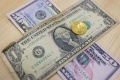 «В стране уже возник дефицит валюты». Экономисты — о продлении Банком России ограничений на обналичивание евро и долларов