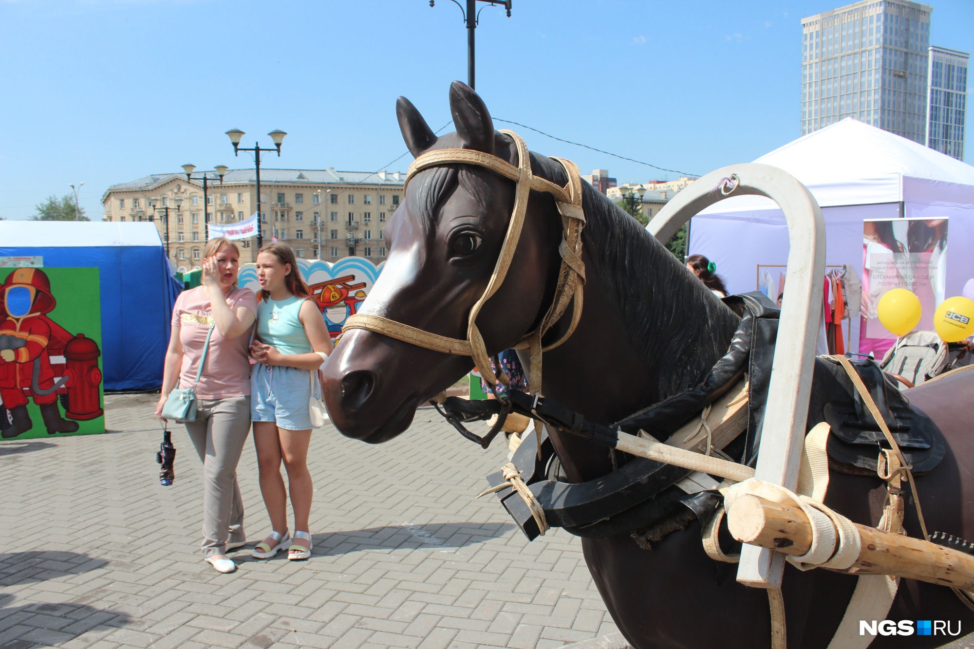 Танцующие тракторы, конь в противогазе и квас по 100 рублей — самое интересное с выставки достижений Новосибирска
