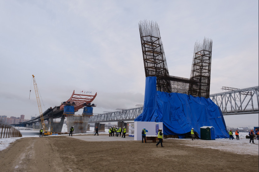 В Новосибирске пролетное строение четвертого моста достигло правого берега Оби — как это выглядит