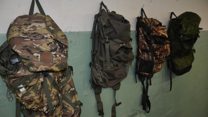 Заключенные в Зауралье шьют туристические рюкзаки