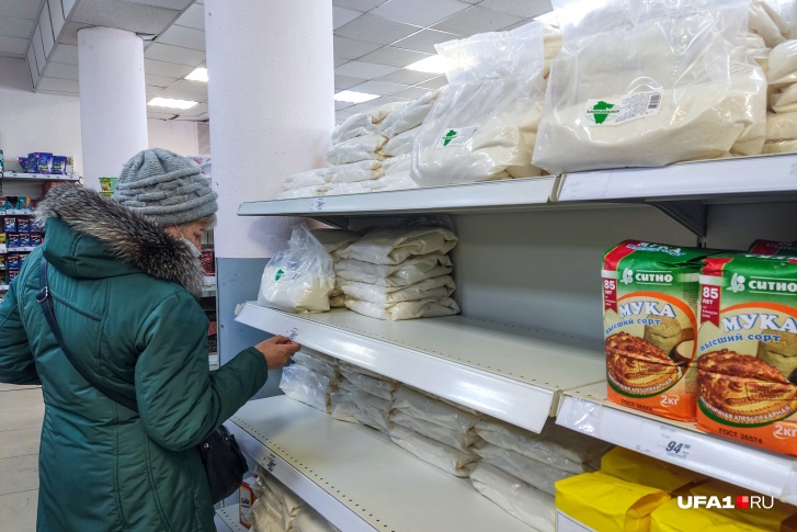 Дефицита продуктов в магазинах нет Дефицита продуктов в магазинах нет