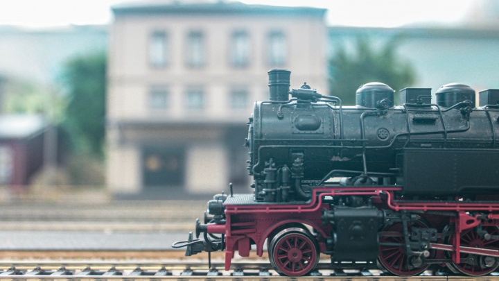 В лето на поезде детства: в Кемерове открыли новый сезон на малой железной дороге