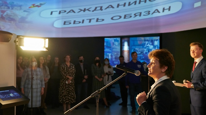 Ректор ЮУрГГПУ открыла выставку в историческом парке