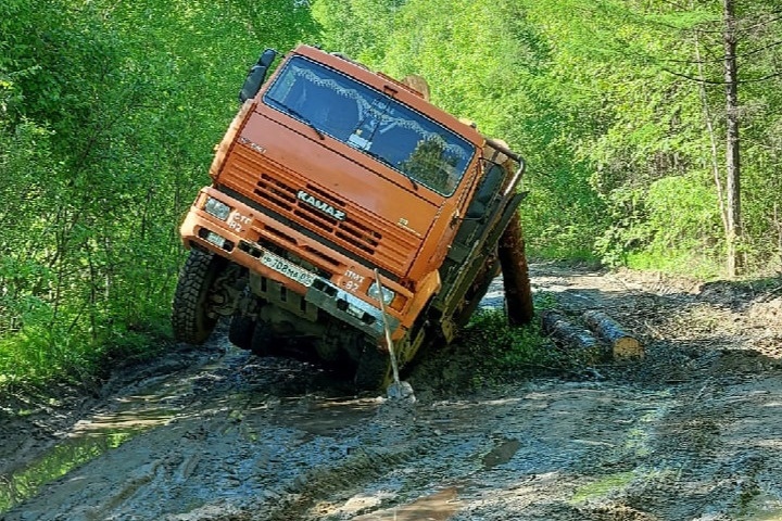 Три села в Забайкалье оказались отрезаны от мира из-за разбитой дороги