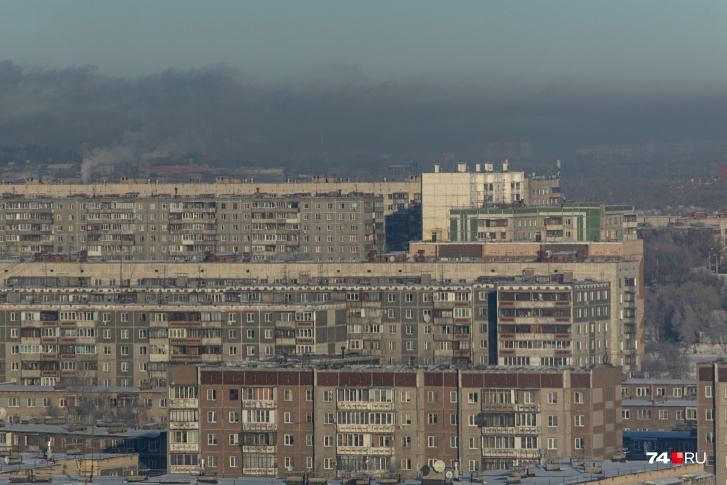 Такой шлейф на горизонте в Челябинске — не редкость Такой шлейф на горизонте в Челябинске — не редкость