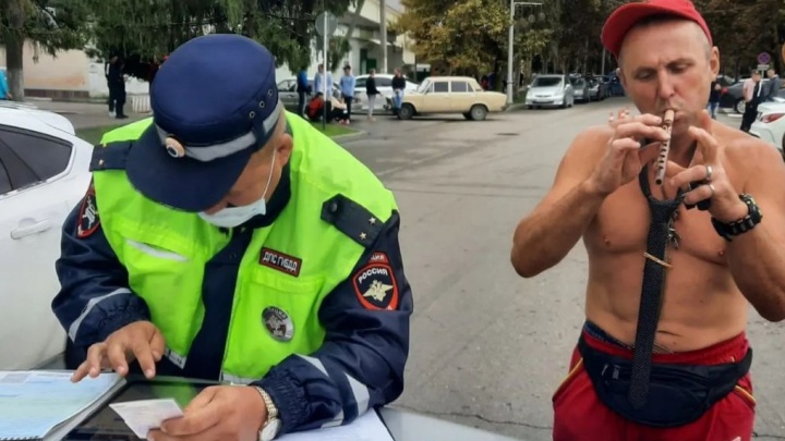 Жители Славянска-на-Кубани пожаловались на агрессивного мужчину и бездействие полиции