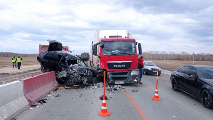 Трое в реанимации: подробности жесткой аварии на трассе Тюмень — Омск