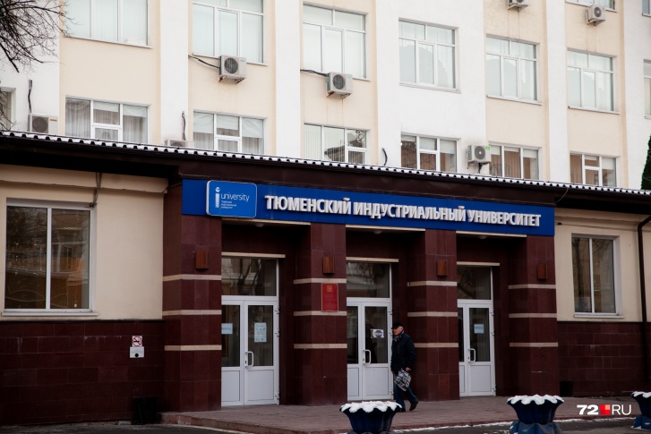 Школьники тоже уходят на дистант Школьники тоже уходят на дистант