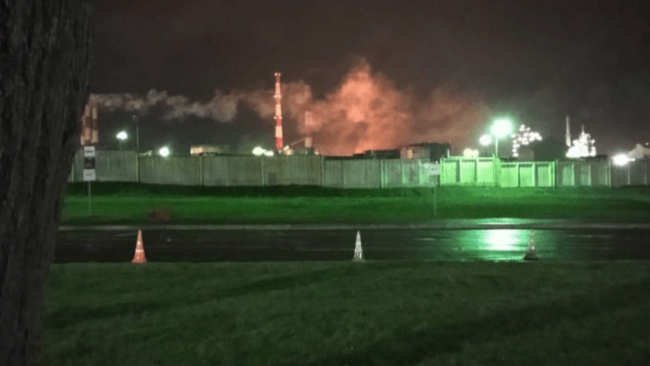 Пожар на заводе «Башнефти» в Уфе всё же произошел. При утилизации из трубы разлилась жидкость и загорелась