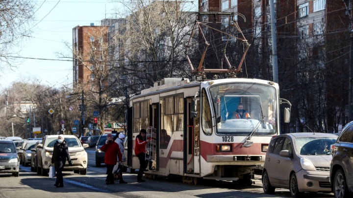 В нижегородском трамвае избили пассажира, отказавшегося надевать маску