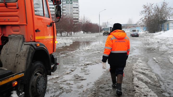 В Екатеринбурге половина крупного района осталась без холодной воды из-за коммунальной аварии