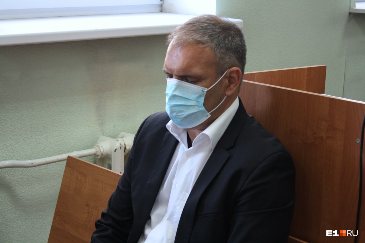 Екатеринбургскому бизнесмену на «Лексусе», погубившему жену в огненной аварии, смягчили приговор