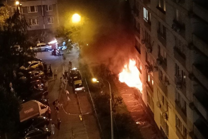 «Кого успели – спасли». При пожаре в хостеле на юге Москвы заживо сгорели 8 человек