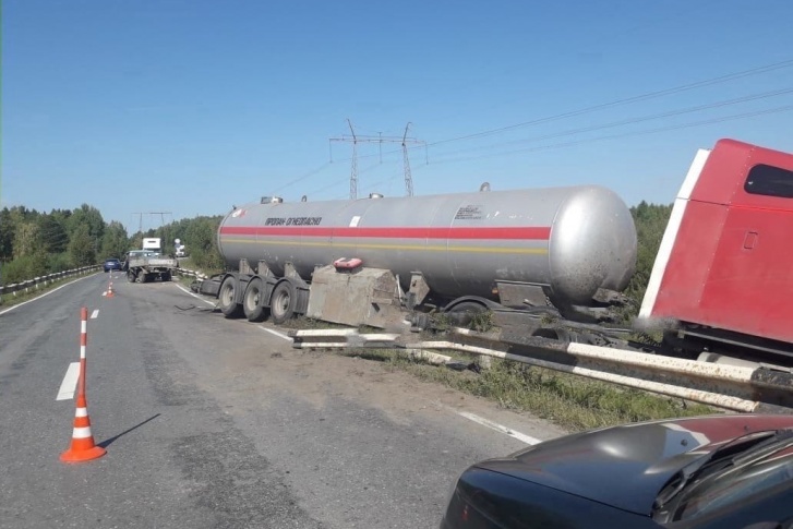Водителя УАЗа пытались спасти, но он умер по пути в больницу Водителя УАЗа пытались спасти, но он умер по пути в больницу