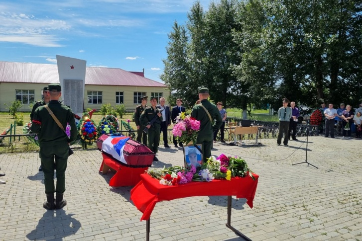 Прощание прошло в селе Лесниково Прощание прошло в селе Лесниково
