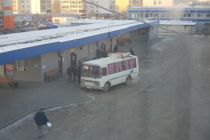 В Зауралье из-за мокрого снега с дождем на дорогах гололедица, введены ограничения движения автобусов В Зауралье из-за мокрого снега с дождем на дорогах гололедица, введены ограничения движения автобусов