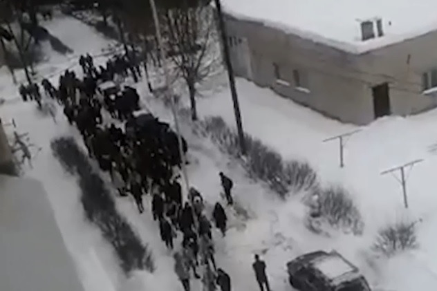 Занятия в колледже прекратили и всех людей вывели из учебных корпусов Занятия в колледже прекратили и всех людей вывели из учебных корпусов