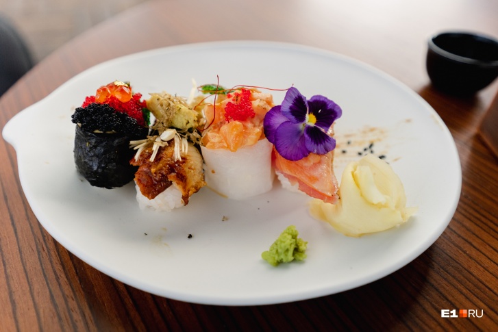Скорее всего, рестораторам придется исключить из меню некоторые виды суши и роллов