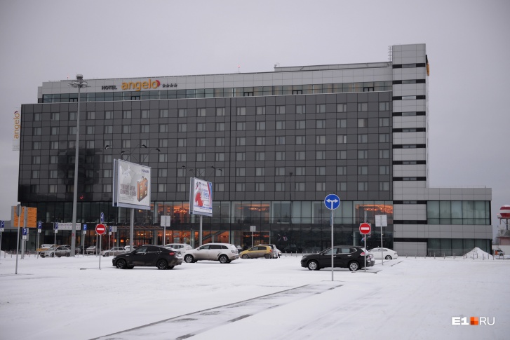Гостиницу Angelo в 100 метрах от аэропорта Кольцово выставили на торги