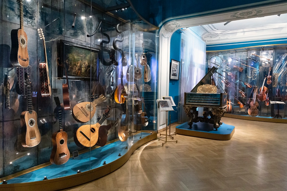 В Музее музыки появились архилютни, клавикорды и колесные лиры эпохи барокко