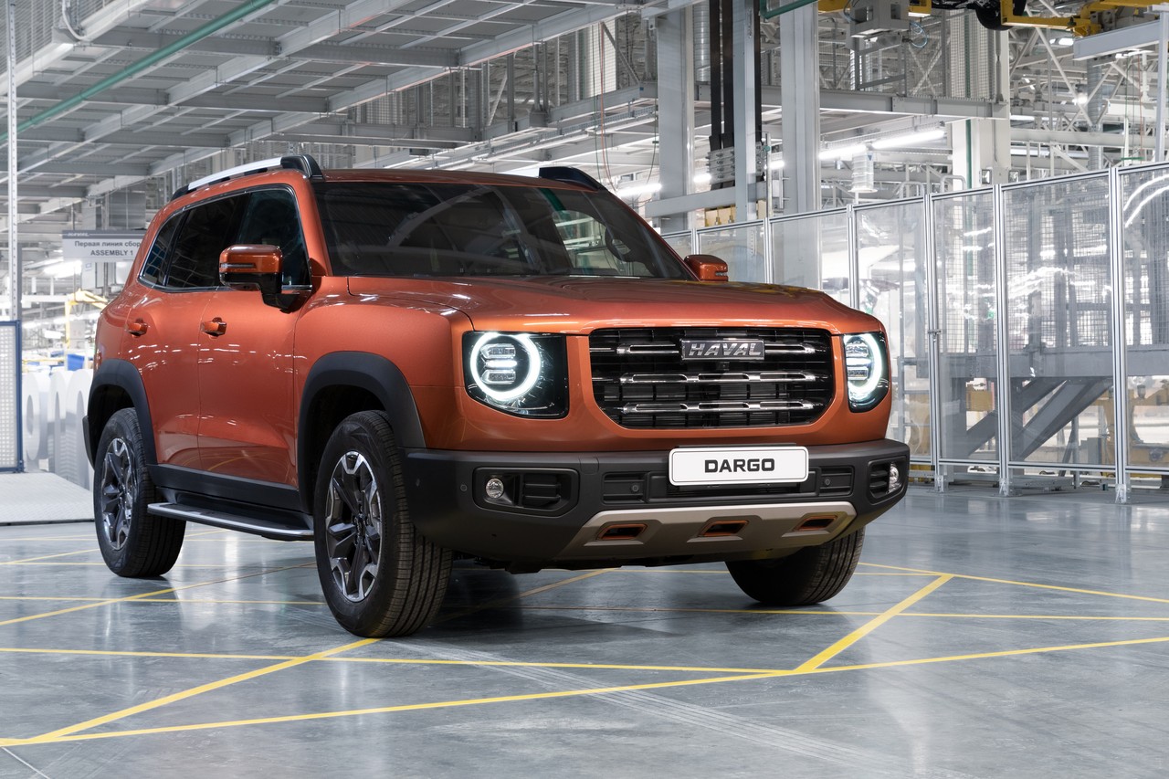 В июне начались продажи Haval Dargo тульского производства, но цены кусачие: за переднеприводный кроссовер просят как минимум 3,2 миллиона рублей, за топовые версии с полным приводом — 3,75 миллиона В июне начались продажи Haval Dargo тульского производства, но цены кусачие: за переднеприводный кроссовер просят как минимум 3,2 миллиона рублей, за топовые версии с полным приводом — 3,75 миллиона