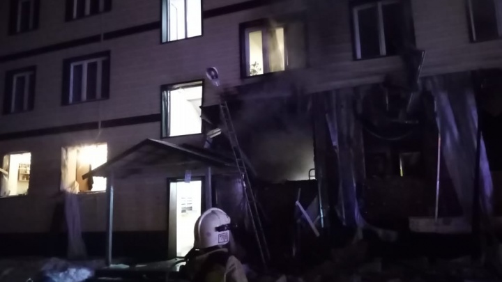 В Новосибирской области в трехэтажном доме взорвался газ — как выглядит разрушенная квартира