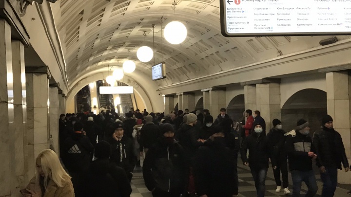Московское метро разгрузят QR-коды? Репортаж из столичной подземки в разгар пандемии
