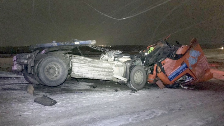 После сильного мокрого снега под Красноярском погиб водитель грузовика