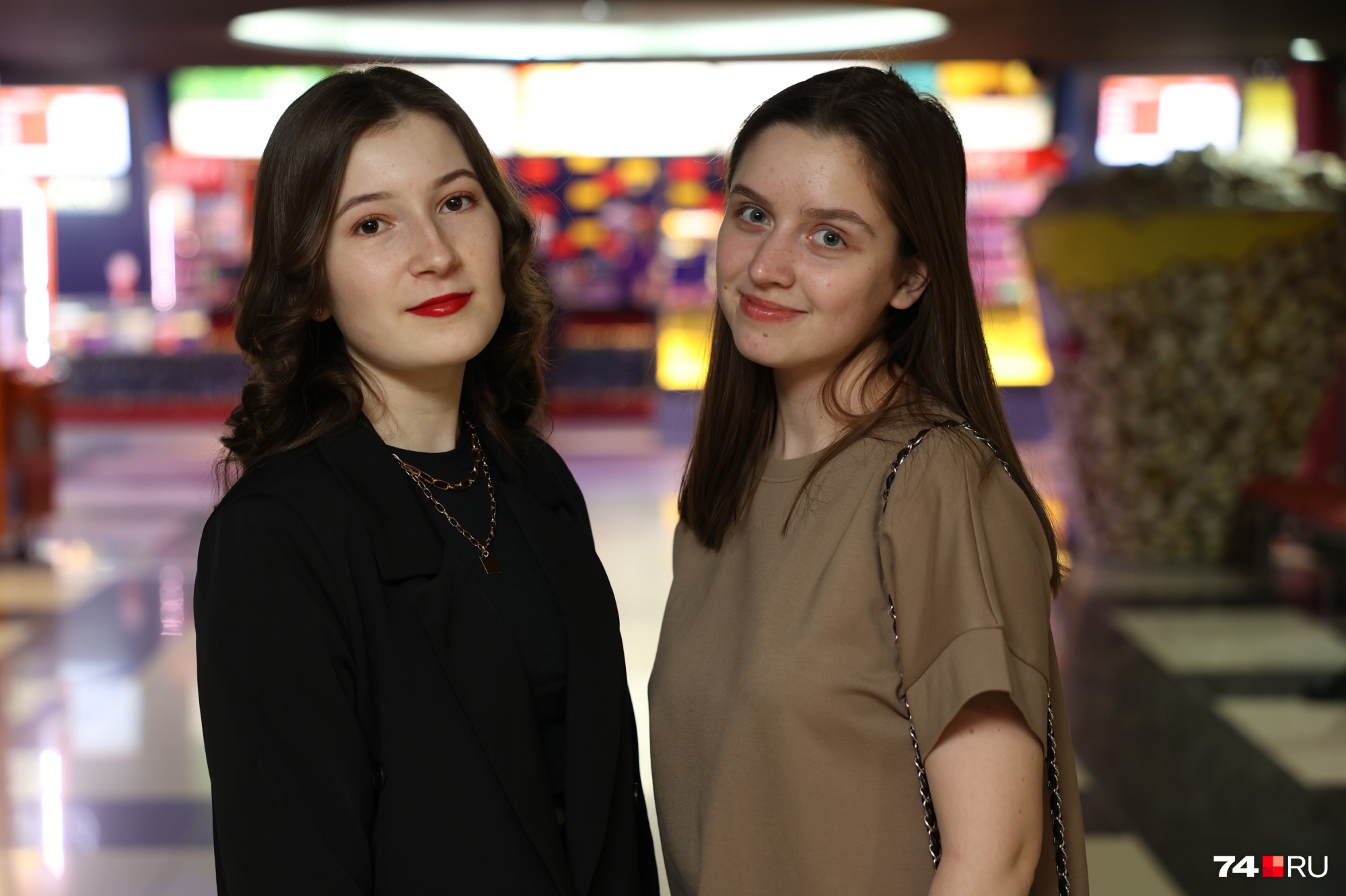 Студентки-лингвисты Екатерина и Мария считают, что сила в деньгах
