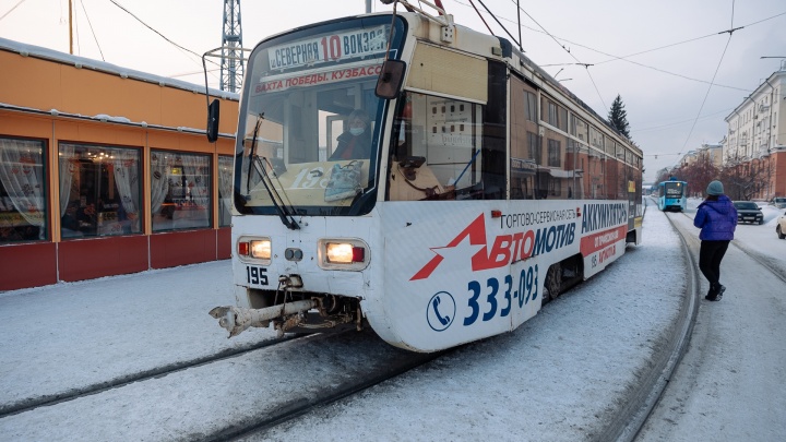 В Кемерове рано утром оборвалась контактная сеть. Движение трамваев было временно изменено