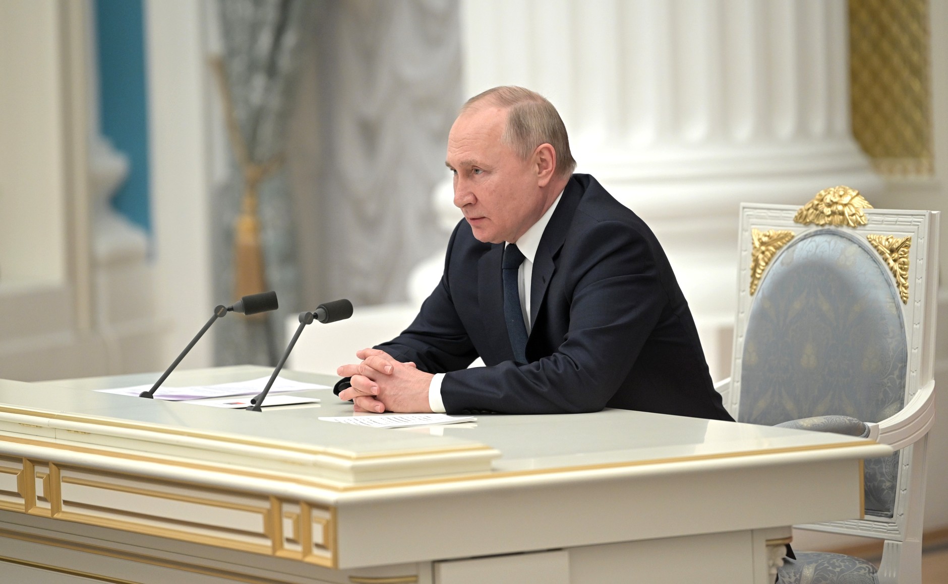 Путин анонсировал увеличение зарплат бюджетников, МРОТ и прожиточного минимума